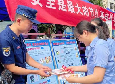 永州消防積極開展“安全宣傳咨詢?nèi)铡毙麄骰顒?dòng)，強(qiáng)化法律咨詢與公眾安全意識(shí)