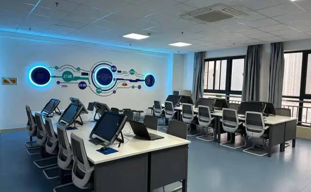 信息技術(shù)開發(fā)哪家強(qiáng)？陜西交院專業(yè)教學(xué)展鋒芒